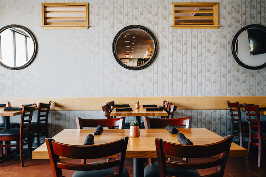 7 Expert Tips to Dining Out Safely During Coronavirus